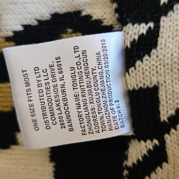 BARK Houndstooth Hearts Dachshund Knit Scarf and Black Beanie Set - Picture 8 of 9